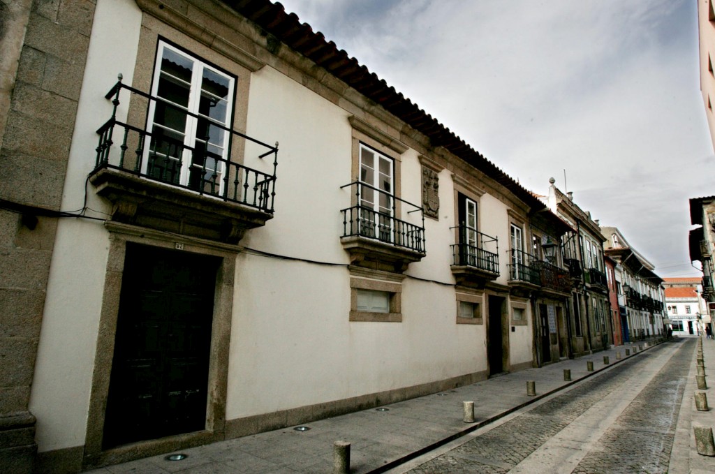 Fachada do Museu das Rendas de Bilros, na Rua de S. Bento