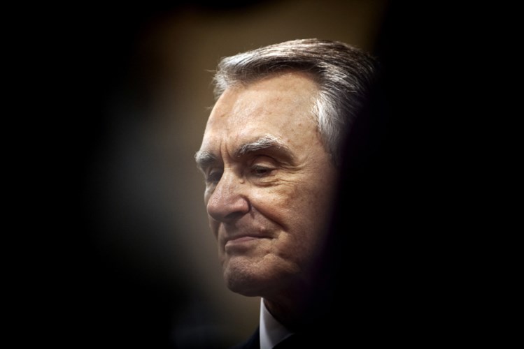 Cavaco Silva aprovou o orçamento e depois lavou as mãos.. como Pôncio Pilatos