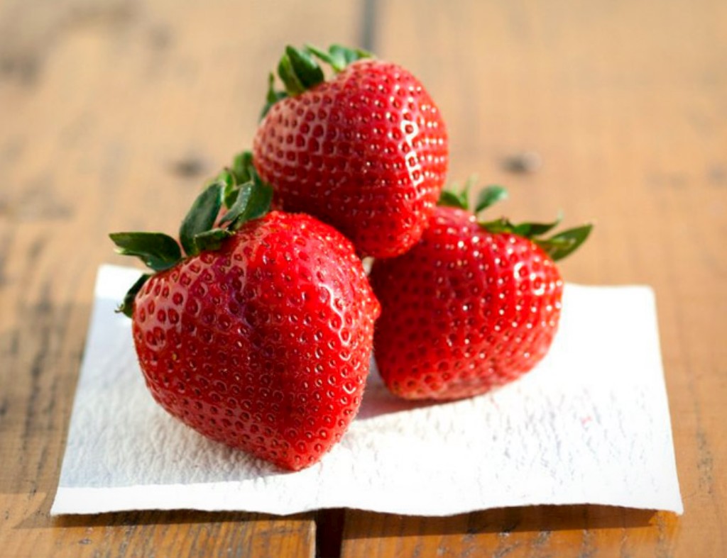 O papel que mantém alimentos frescos, as auto-estradas que brilham no escuro e o computador de 25 dólares